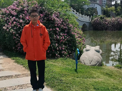 李易軒生活照1_副本_副本.jpg